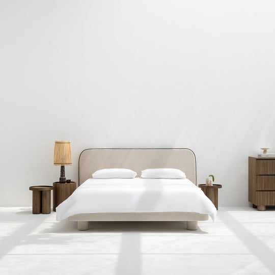 هيكل سرير «ماجو» المنجد بدون لوح رأس