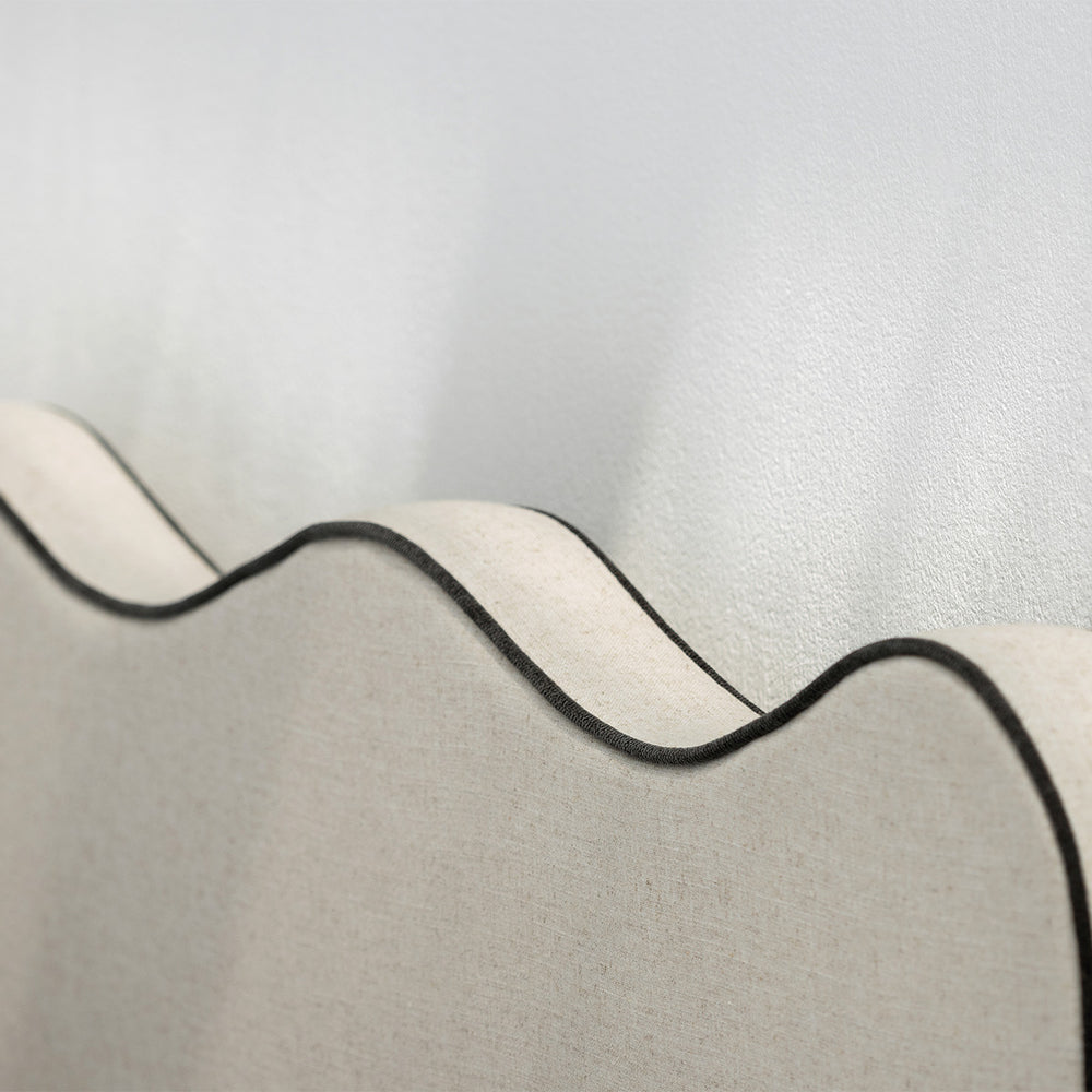 هيكل سرير «ماجو» المنجد مع لوح رأس «غريس ويف»