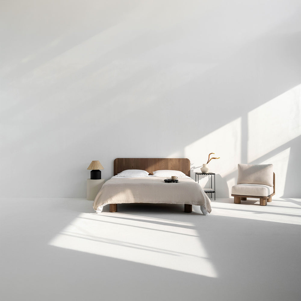 هيكل سرير «ماجو» مع لوح رأس